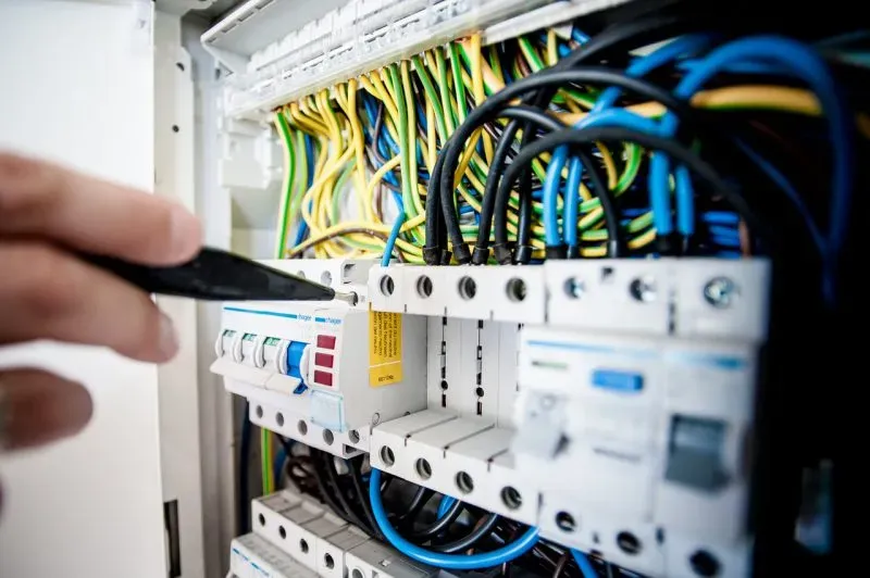 Usługi elektryczne - jak wybrać rzetelną firmę